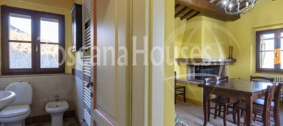 3 bedrooms House in Cetona, Italy No. 54054 10