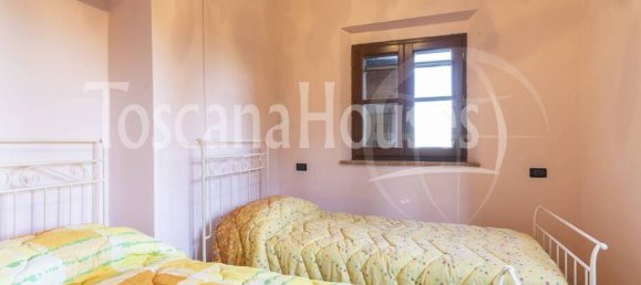 3 bedrooms House in Cetona, Italy No. 54054 8