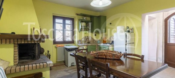 3 bedrooms House in Cetona, Italy No. 54054 6