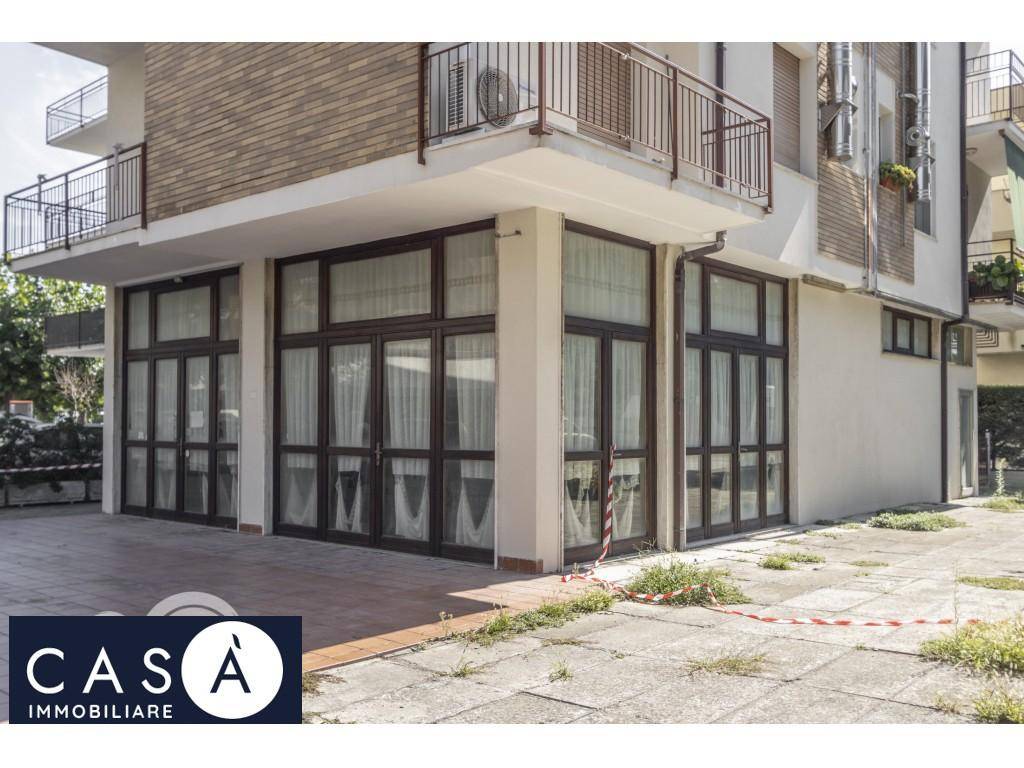 4 rooms Commercial property in Cesenatico, Italy No. 95600
