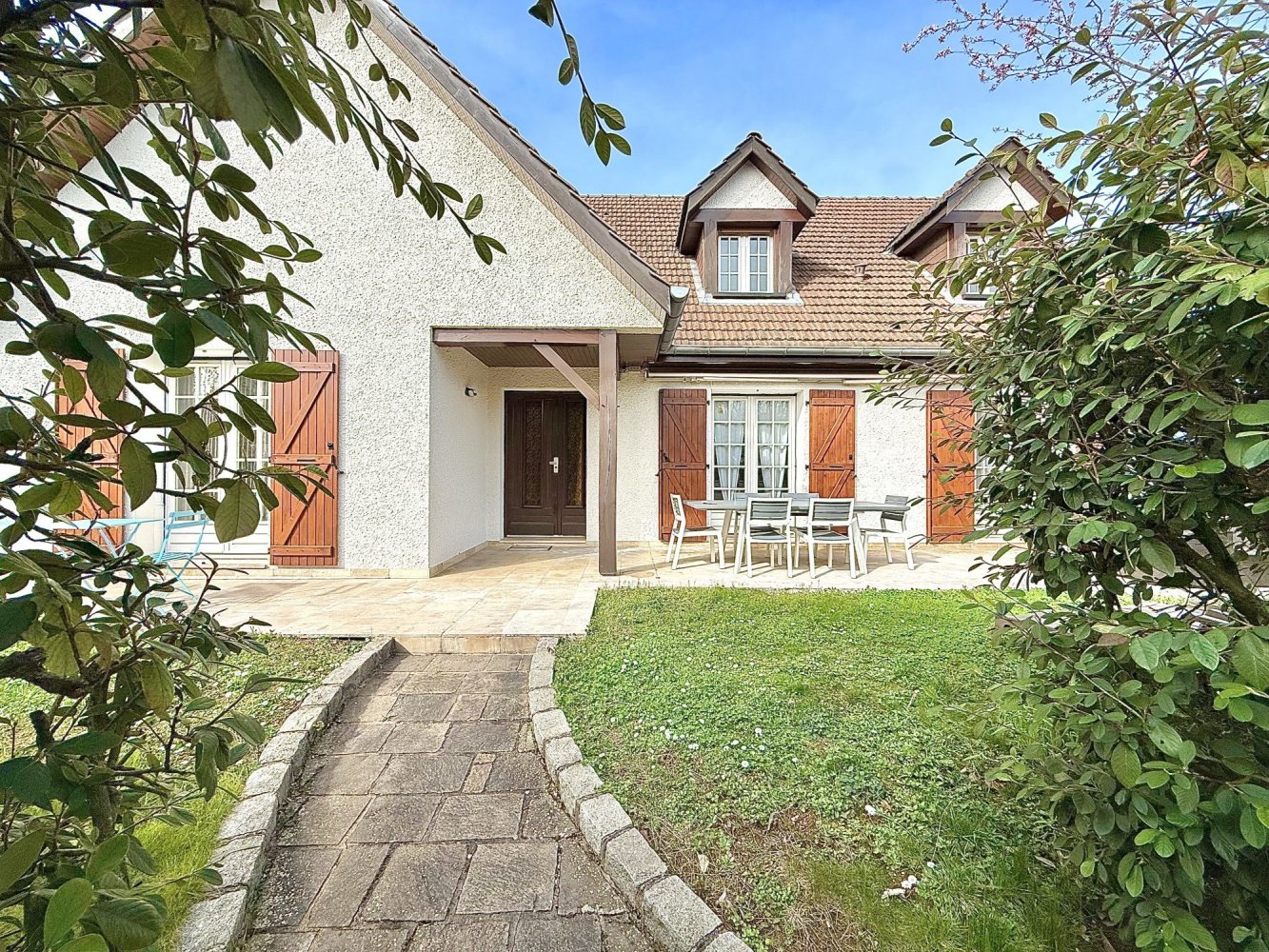 Casa de 6 dormitorios en Fontaine-les-Dijon, France No. 59034