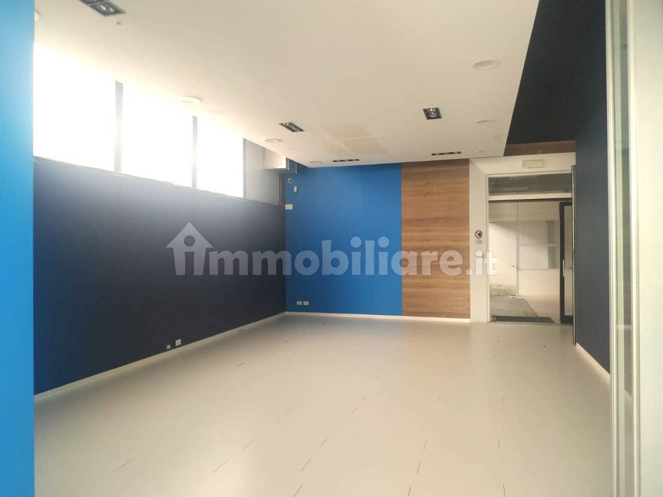 Офис с 5 комнатами в Удине, Италия № 337801