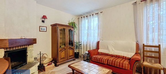 2 bedrooms House in Evry, France No. 166445 18