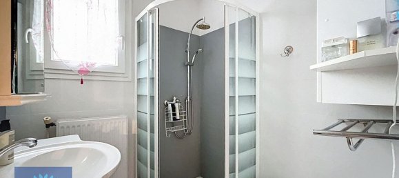 2 bedrooms House in Evry, France No. 166445 20