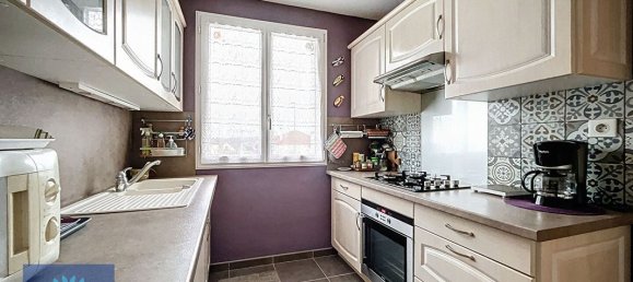 2 bedrooms House in Evry, France No. 166445 17