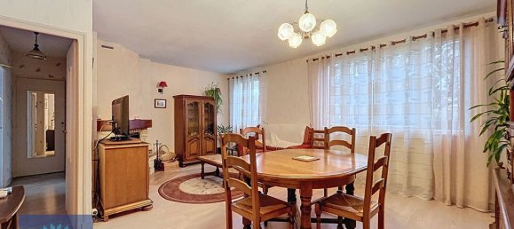 2 bedrooms House in Evry, France No. 166445 2