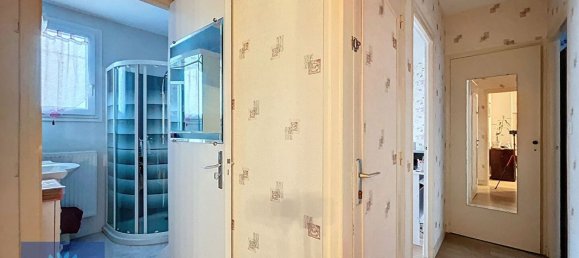 2 bedrooms House in Evry, France No. 166445 23