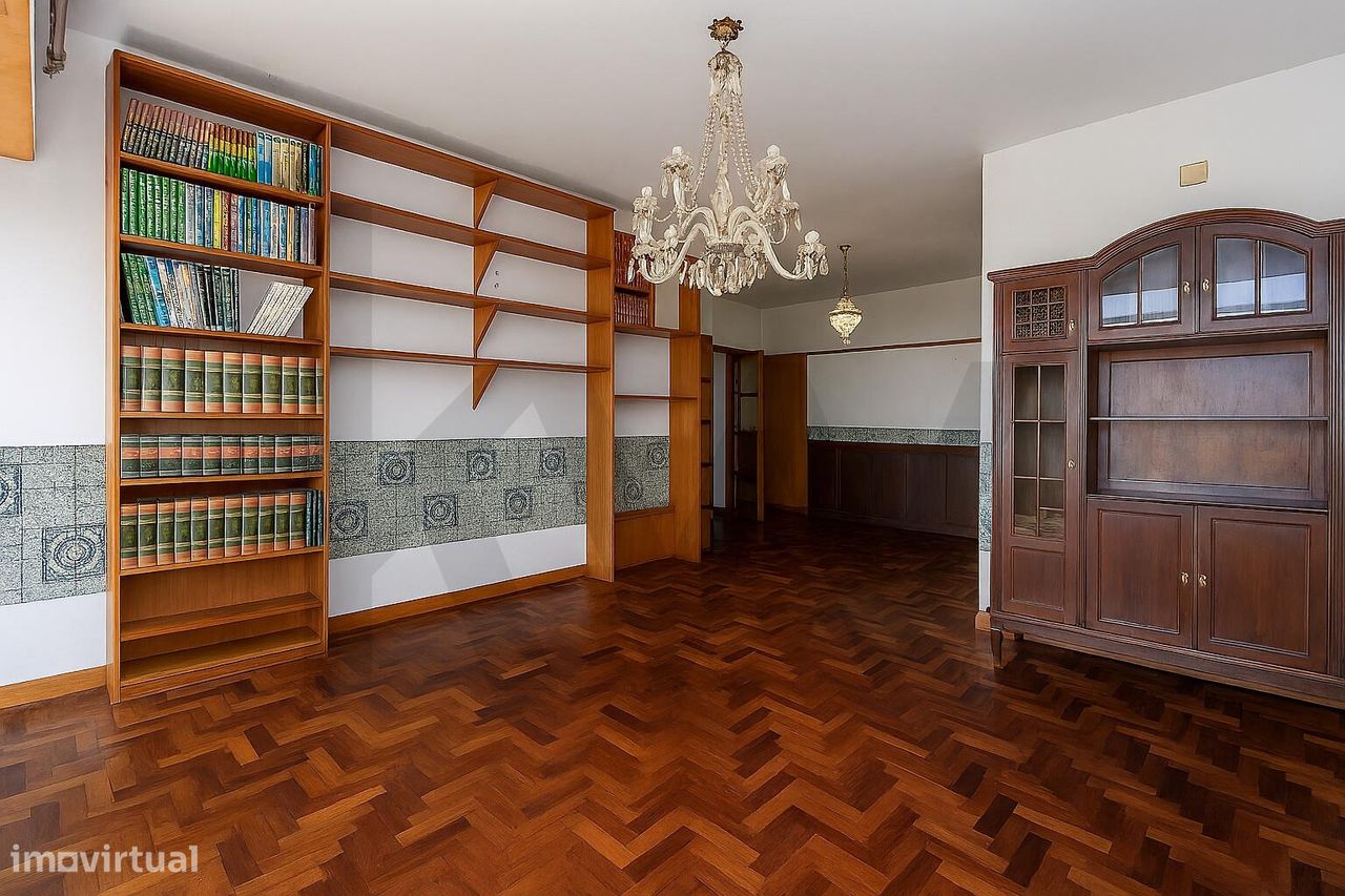 4 bedrooms Apartment in Lisbon, Portugal No. 287341