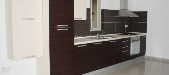 2 bedrooms Apartment in Paola, Malta No. 6253 2