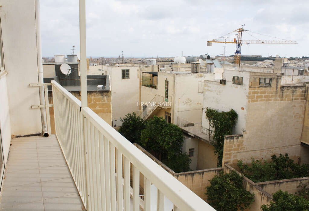 2 bedrooms Apartment in Paola, Malta No. 6253