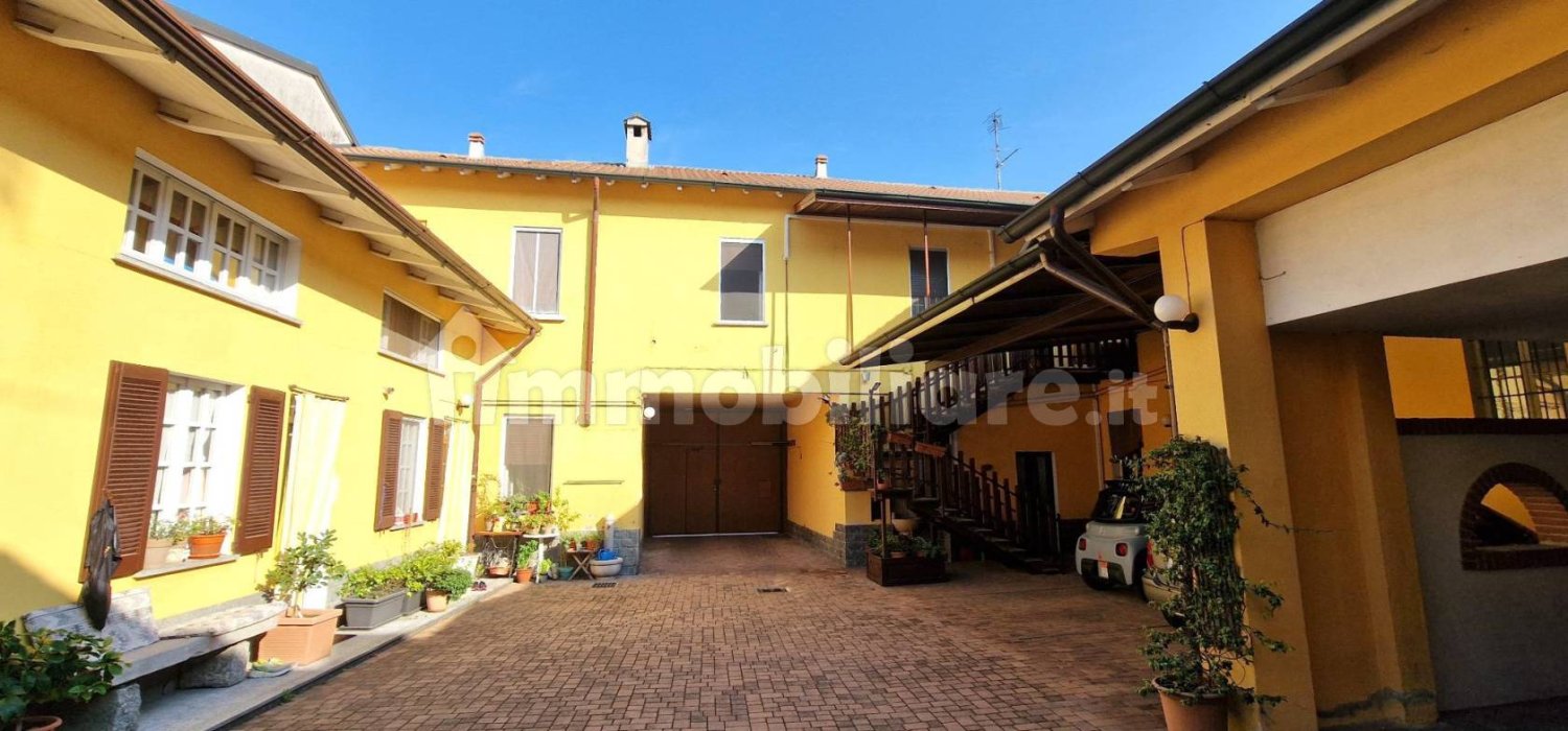 2 bedrooms House in Lacchiarella, Italy No. 11706