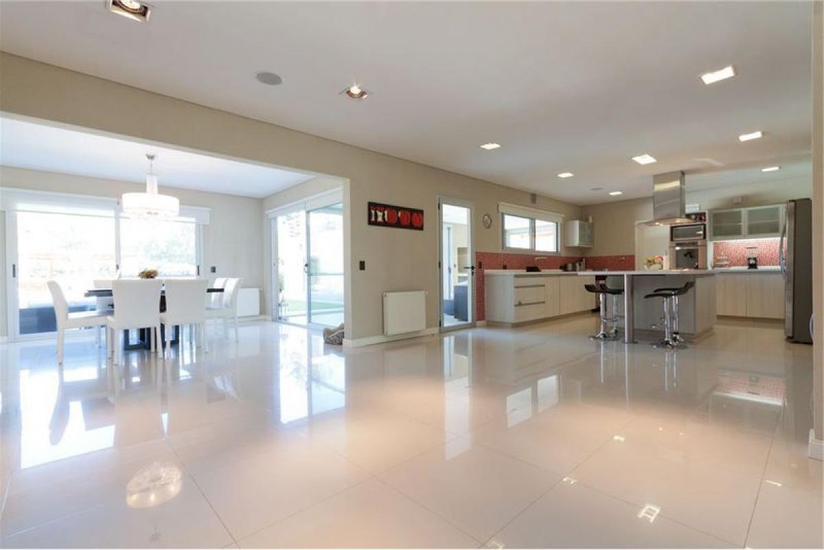 6 bedrooms House in Pilar, Argentina No. 19453