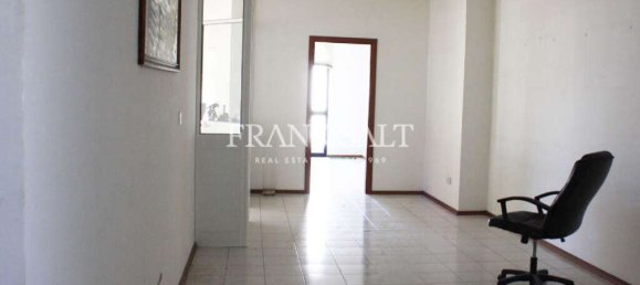 140m² Office in Birkirkara, Malta No. 12010 7