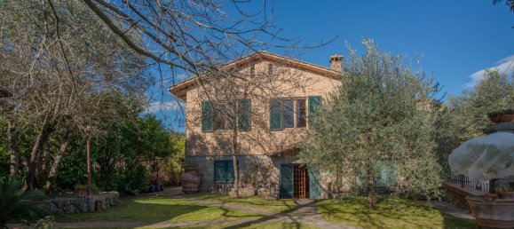 3 bedrooms Villa in Siena, Italy No. 319009 3
