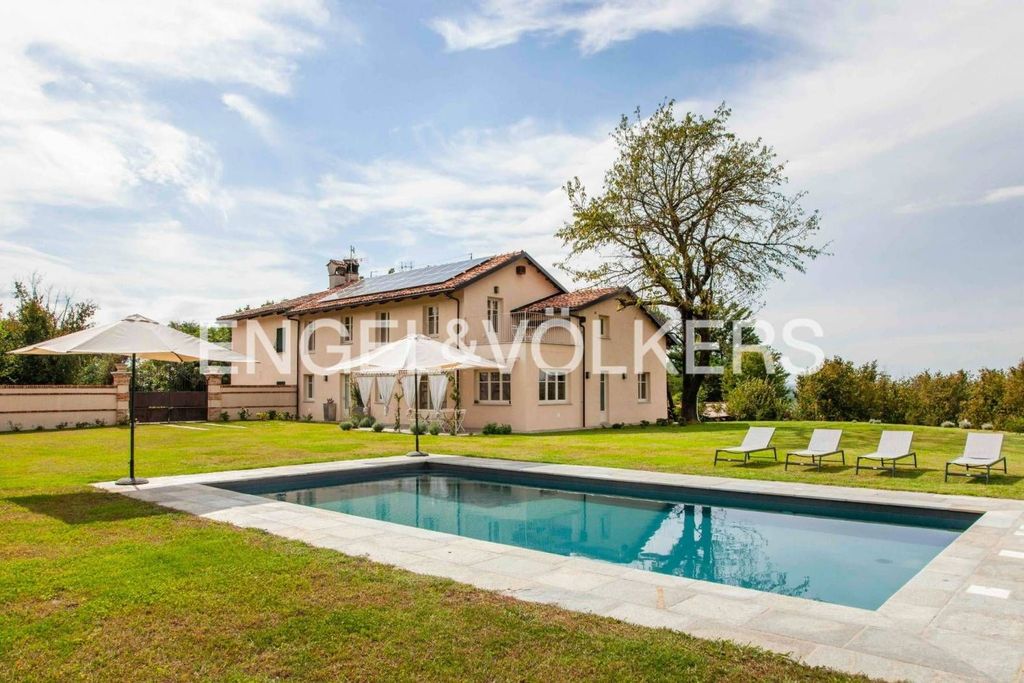 4 Schlafzimmer Villa in Cherasco, Italy, Nr. 131662