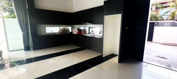 4 bedrooms House in Pattaya, Thailand No. 27486 10