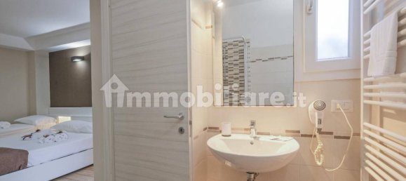 Отель, гостиница с 5 комнатами в Gallipoli, Италия № 272220 16