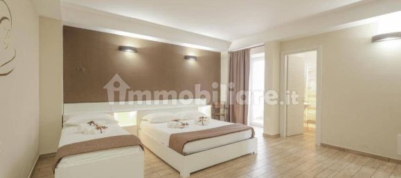 Отель, гостиница с 5 комнатами в Gallipoli, Италия № 272220 2