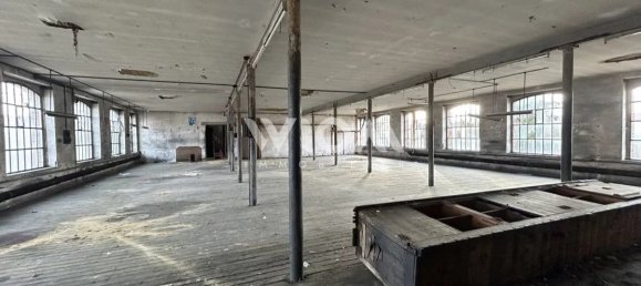 Building in Caudry, France No. 246553 2