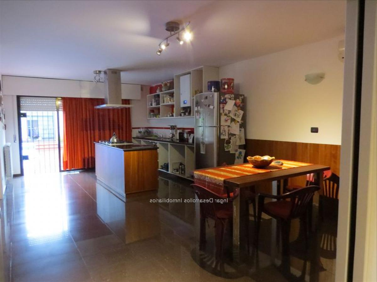 3 bedrooms House in Montevideo, Uruguay No. 5227