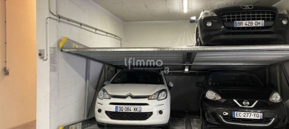  Parking in Les Lilas, France No. 336392 2