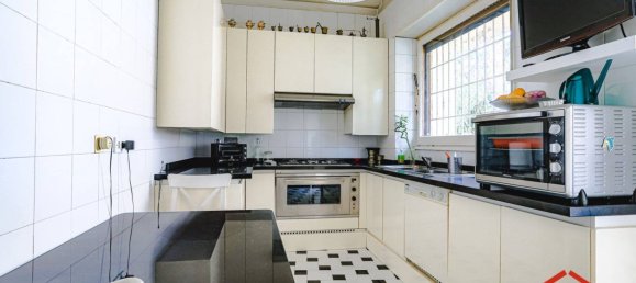 5 bedrooms Apartment in Rome, Italy No. 338471 12