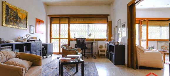 5 bedrooms Apartment in Rome, Italy No. 338471 16