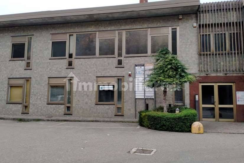 5 rooms Office in Varese, Italy No. 326207