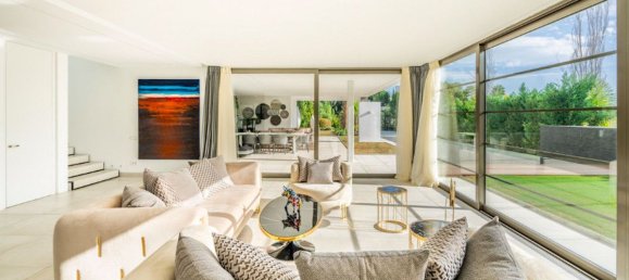 4 bedrooms Villa in Malaga, Spain No. 23997 3