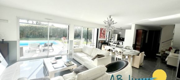 5 bedrooms House in Ploemeur, France No. 318082 2