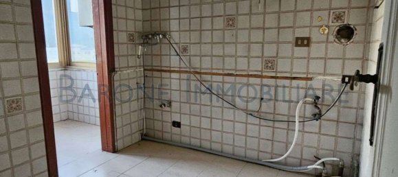 3-salle Appartement à Carrara, Italy No. 99765 7