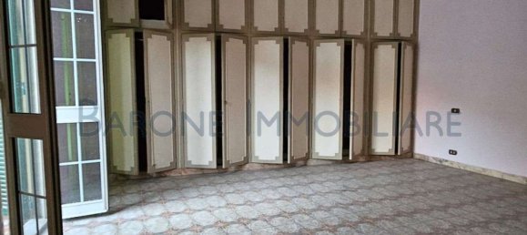 3-salle Appartement à Carrara, Italy No. 99765 8