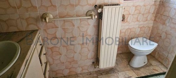 3-salle Appartement à Carrara, Italy No. 99765 11