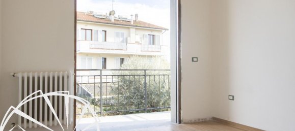 3 rooms Apartment in Agliana, Italy No. 64044 8