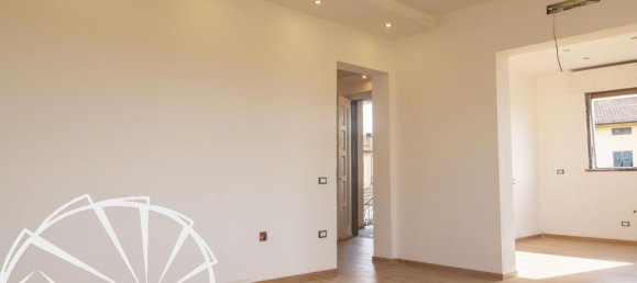 3 rooms Apartment in Agliana, Italy No. 64044 4