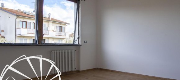 3 rooms Apartment in Agliana, Italy No. 64044 9