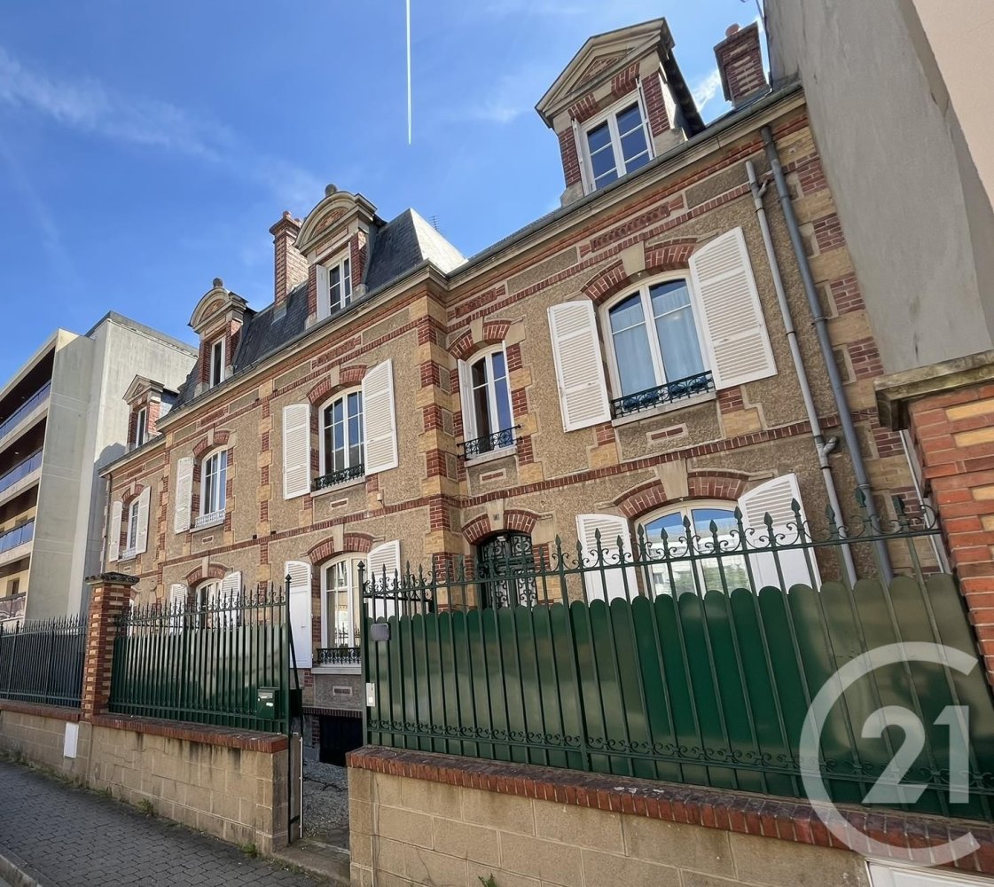 6 bedrooms House in Chartres, France No. 99369