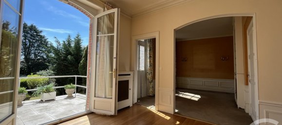 6 bedrooms House in Chartres, France No. 99369 13