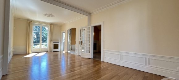 6 bedrooms House in Chartres, France No. 99369 8