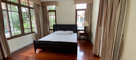 4 bedrooms Cafe / restaurant in Bangkok, Thailand No. 6656 12