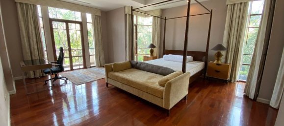 4 bedrooms Cafe / restaurant in Bangkok, Thailand No. 6656 9