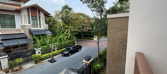 4 bedrooms Cafe / restaurant in Bangkok, Thailand No. 6656 3