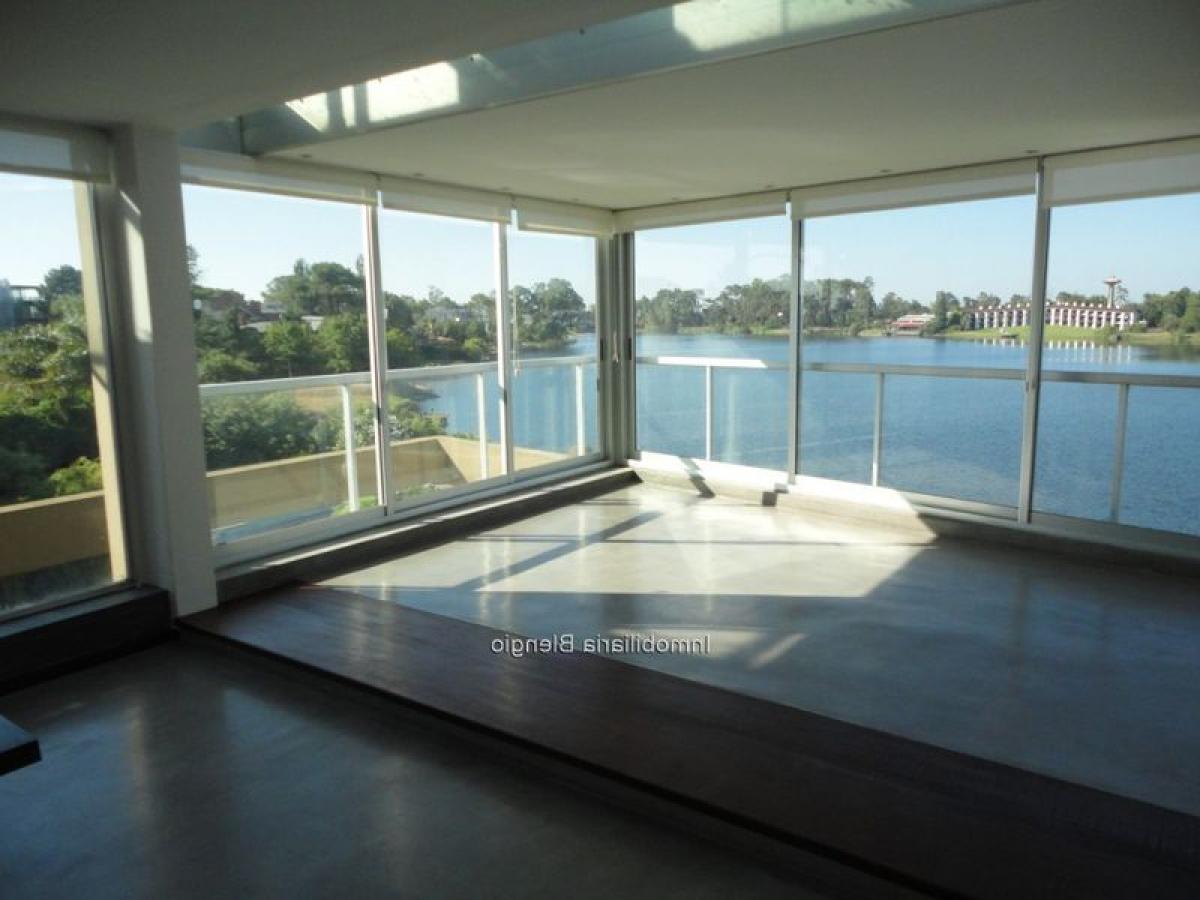 Квартира с 2 спальнями в Монтевидео, Уругвай № 3466