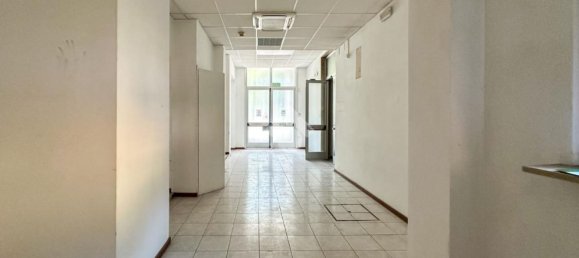 Склад 3030м² в Кремона, Италия № 106525 4