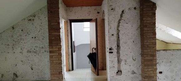 2-salle Appartement à Voghera, Italy No. 95484 5