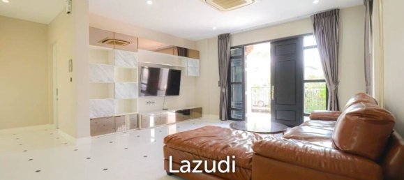 Café/restaurante de 4 dormitorios en Bang Kaeo, Thailand No. 14470 6