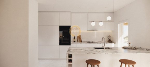 4 bedrooms House in Sesimbra, Portugal No. 101026 3