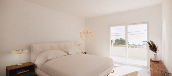 4 bedrooms House in Sesimbra, Portugal No. 101026 8