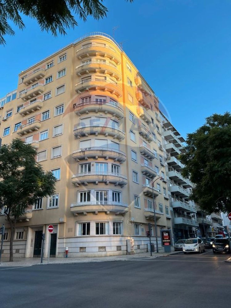 425m² Office in Lisbon, Portugal No. 78218