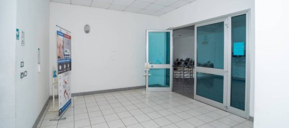 Oficina de 5 habitaciónes en Osimo, Italy No. 118653 19